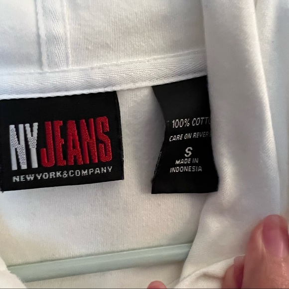 NY Jeans which sweater - Picture 4 of 4